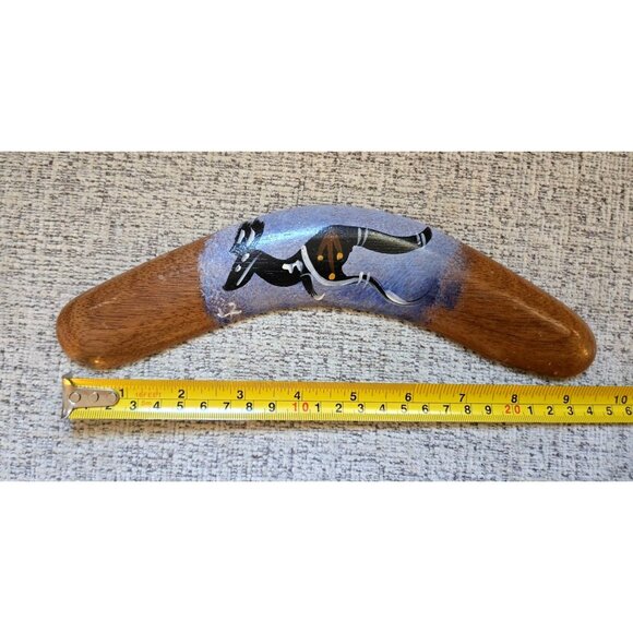 Handcrafted Aboriginal Australian Boomerang With Kangaroo Art By Leonie Roser - Picture 6 of 6